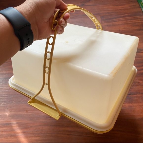 Tupperware Dining Vintage Tupperware Square Cake Carrier Container With Strap Handle Poshmark